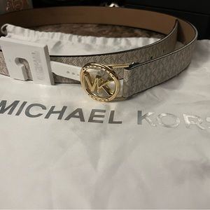 NWT Michael Kors Belt size medium. Off-white and grey with golden color buckle.